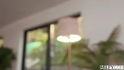 Orta yaşlı seksi kadın anal takıntılı ev hanımı lauren büyük zenci yarağının tadına bakıyor