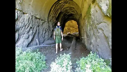 Gioco Di Dildo Anale All'aperto Selvaggio Con Troia Arrapata