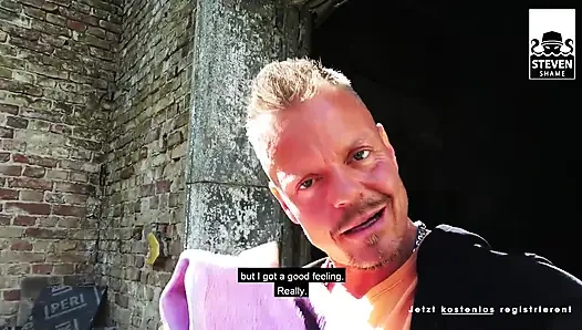 Şişman Alman piliç Ashley Cumstar büyük sahte göğüslerini emmesine izin veriyor! StevenShame