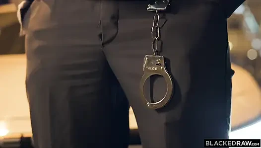 Blackedraw nakavt doğal agatha vega ve ella hughes iki polis tarafından sert sikiliyor!