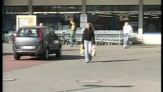 İri göğüslü Alman genç kız ateşli yarağa binme seansı sonrası yüzüne boşalıyor