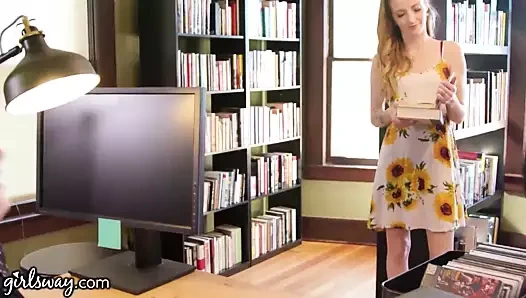 Sıcak üçlü at the library ile kuruş pax ve karla kush