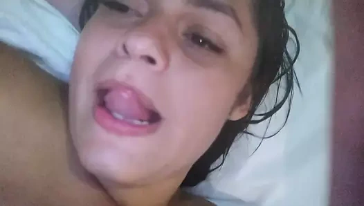 Misyoner aldatan evli kadına sert sikiş ve dölleme ve motel zamanı sona erdiğinde onu kıyafetleriyle tekrar siktim