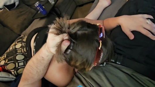 Kanepede bj döndü kahrolası ben onu seviyorum