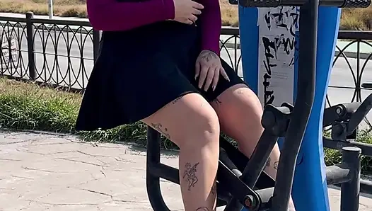 SHE SHOWS HER TITS IN PUBLIC AND SUCKS IT IN THE AIR