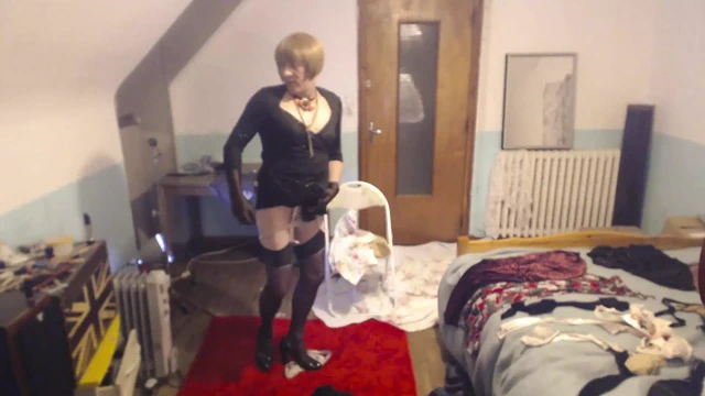 Sarışın Fransız travesti