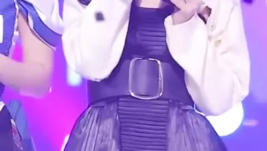 İşte jisoo'nun seksi kalça açıklığı