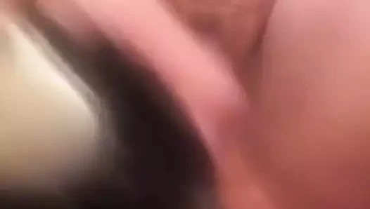 Kendimi bir saç fırçasıyla beceriyorum