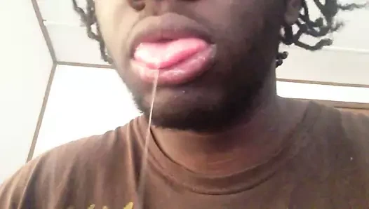 O gün için dilden akan tükürme videosu 3.