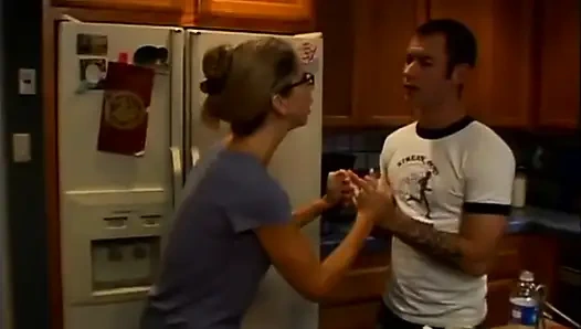 Dövmeli büyük memeli sarışın kızda büyük yarak