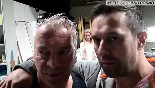 Olgun yarak ve seksi sarışın amcık 69 pozisyonunda amcık yalıyor