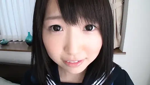 Orta yaşlı bir adam ve üniformalı bir güzellik.