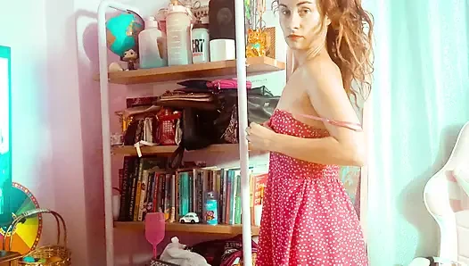 Ariel Ortiz sevgilisiyle randevuya çıkıyor, bu yüzden en sevdiği mavi peruk ve seksi elbisesini giyiyor