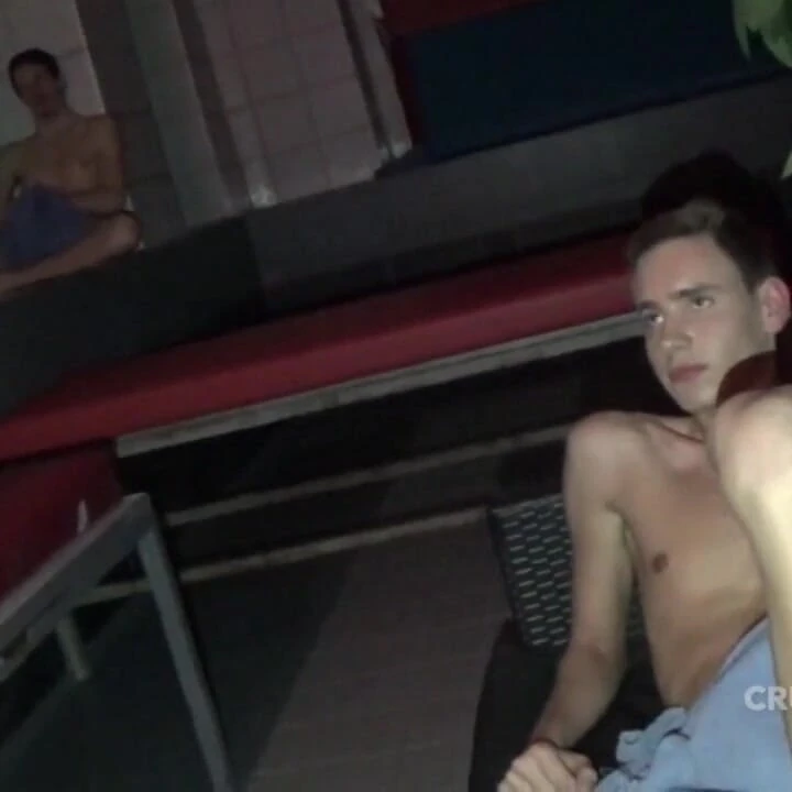 Twink 18 yaşındaki adrian wih xxl yarakla sikiliyor