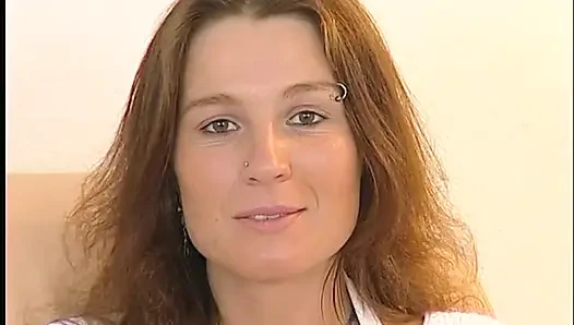 Güzel esmer bebek oyuncu seçmelerinde amını oynuyor