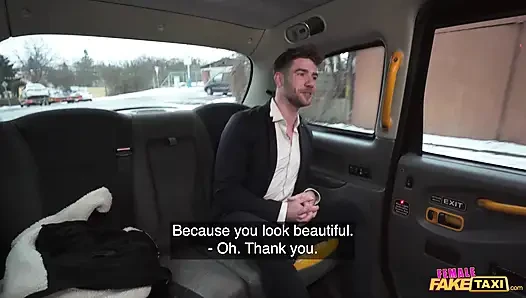 Şımarık bir erkek model tarafından sert sikiliyorum - kadın fake taxi