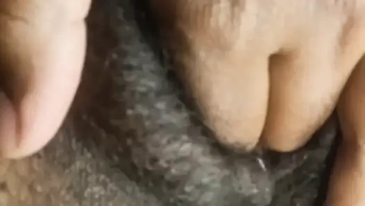 Madhumitha'nın biraz yarağa ihtiyacı var yalnız amına susamış lütfen ateşli sikiş için buraya gel
