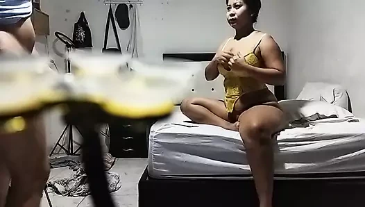 Edepsiz aldatanlar üvey yeğenim kocam evde yokken beni sikiyor