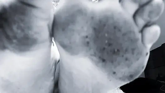 Hey bebeğim dur ve ayaklarımı izle