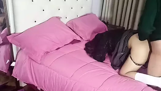 İçime boşalma! Üniversitemden bir kızı ders saatlerinde sikişmeye ikna ettim