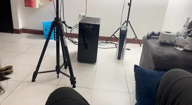 Невестка трогает мою ногу