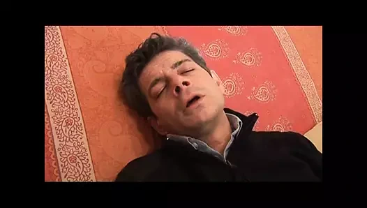 Giovani Troiette in Cerca di Cazzo Maturo - Episode 3