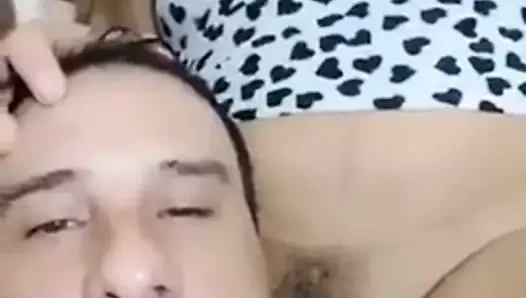 Arap çift kedi yeme