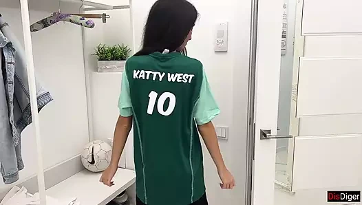 Bir ajan sevimli bir kıza futbolcu olmayı teklif etti