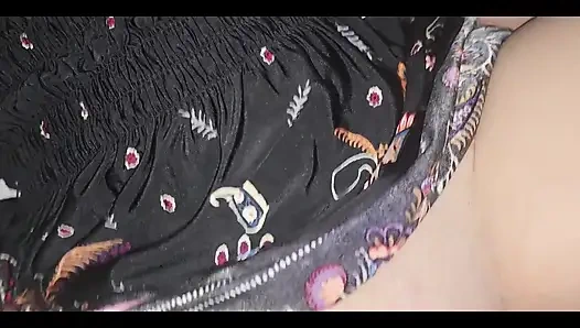 Xxx üvey kızımın elbisesini çıkarıyorum