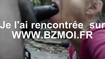 Une vieille suce un black dans les bois