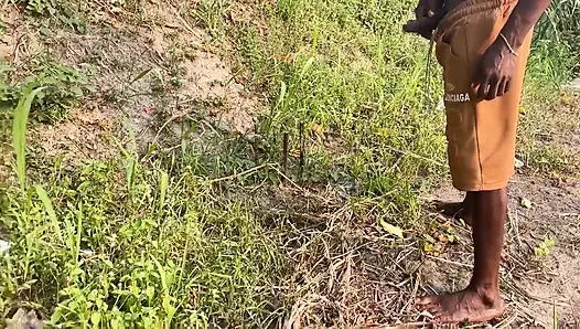 Spor salonunun içinde sert domaltarak