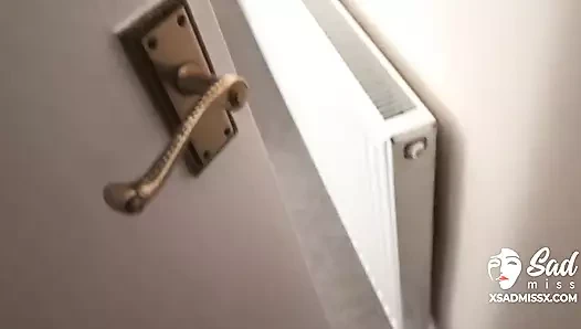 Dağınık Çinli kızın çıplak küçük Asyalı vücuduna Ager'ın döllenmesi.