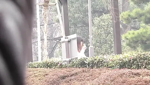 20 yaşındaki Japon kıllı amcık sertçe dolduruluyor ve ateşli dölle dolduruluyor