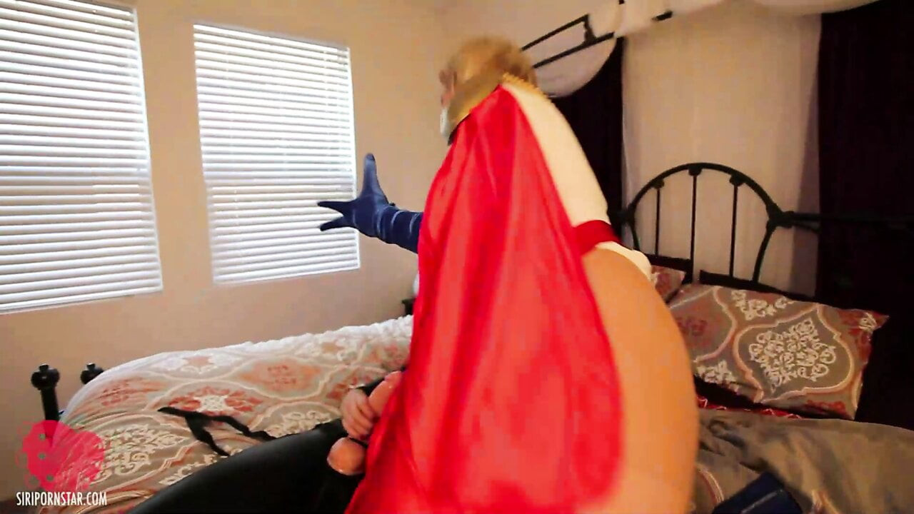 Kahraman siri porno yıldızı takma yarak kötü Alex Chance tarafından sikiliyor!
