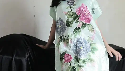 Parlak satenli egzotik Hintli tesettür - kalın büyük götlü dölleme yağlama masajı