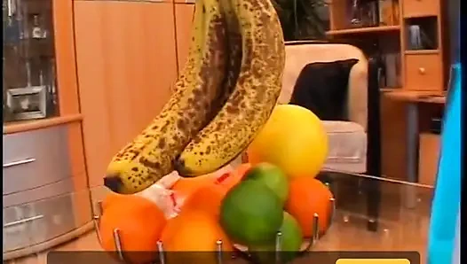 Büyük memeli ev hanımı kocasıyla sert seks sırasında ağzına boşalıyor