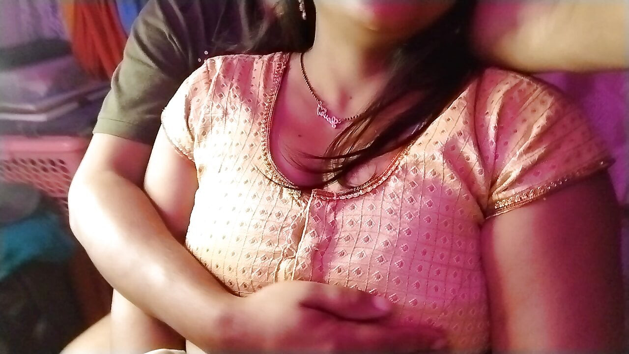Sıcak desi seksi büyük göğüsler karısı ve köy erkek arkadaşı gizli odada fuck.