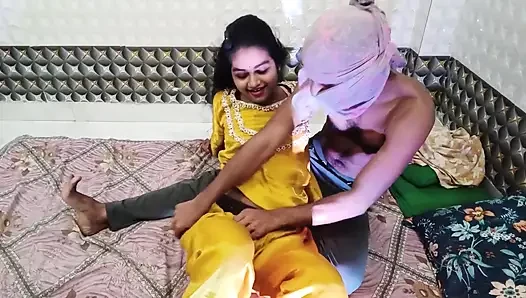 Gerçek desi evli kadın kovboy kız ve geleneksel kıyafetlerle tutkulu seks