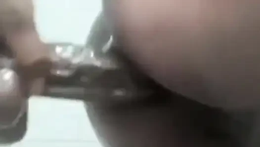 Duşta tek başına yoğun anal mastürbasyon
