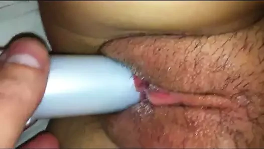Masturbandome con mi vibrador
