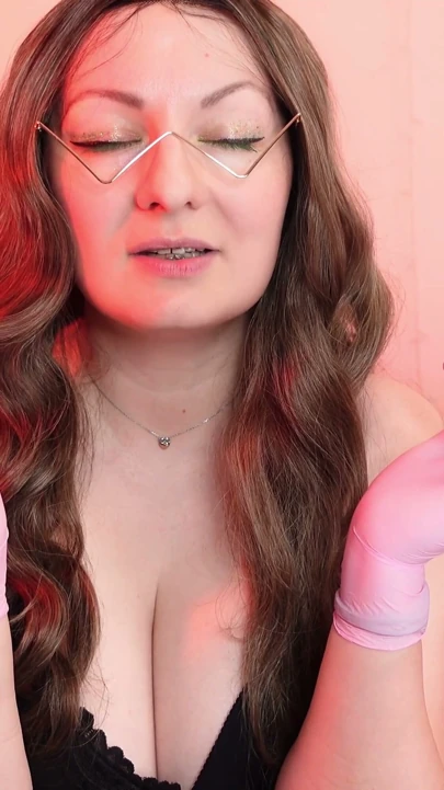 ASMR çok yumuşak JOI mastürbasyon, iyisin! Tıbbi eldivenler giyerek, çıtçıtlı. Arya Grander. | Klip 1