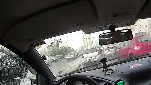 Друзья подвезли девушку с акне и наполнили её брекеты спермой