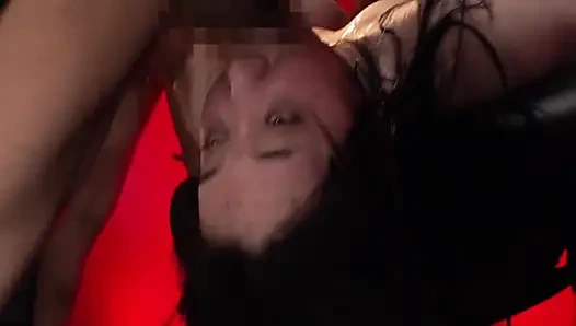 Ayaka hirosaki kontrol ve his tüm varlıklarını bastırdıkça sınırların ötesine geçti