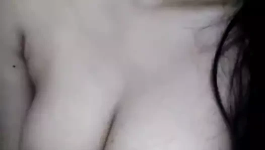 Dik nidhi büyük göğüsler