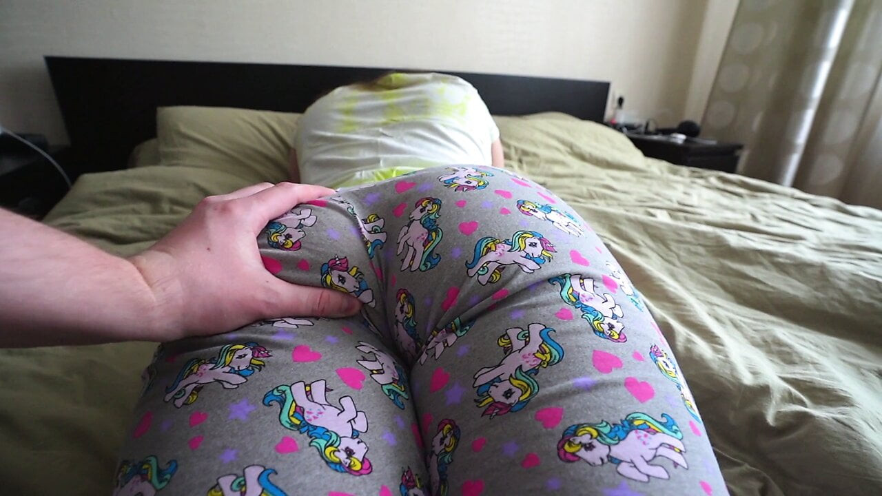 Seksi oda arkadaşı seks ile kira ödedi