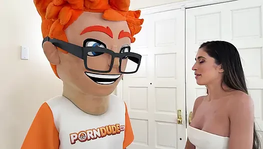Büyük yarağım porndudecasting'de indra'yi domaltarak parçalıyor