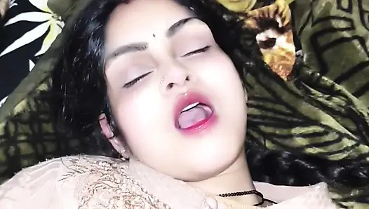 Hintli ateşli kız Janvibhabhi'nin sert sikişme videosu yakın çekim