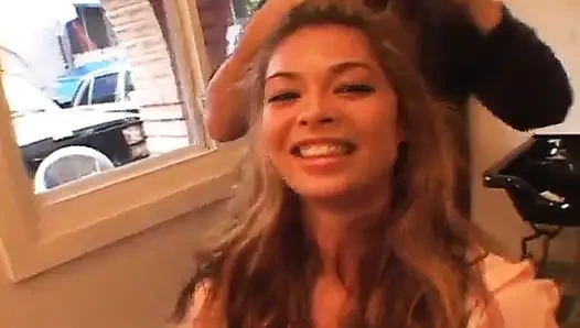 Tera Patrick'in yer aldığı saç şekillendirme seansı