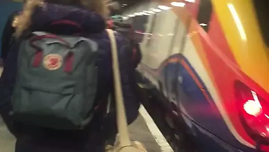 Yuvarlak eşek hareket halinde (kıçını takip et)İngiltere Brezilya