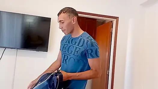 Kanatlı MILF Genç Komşunu Sevişiyor